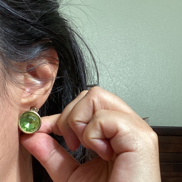 🖤Vtg💕GIVENCHY green stone clip earrings - Picture 17 of 17